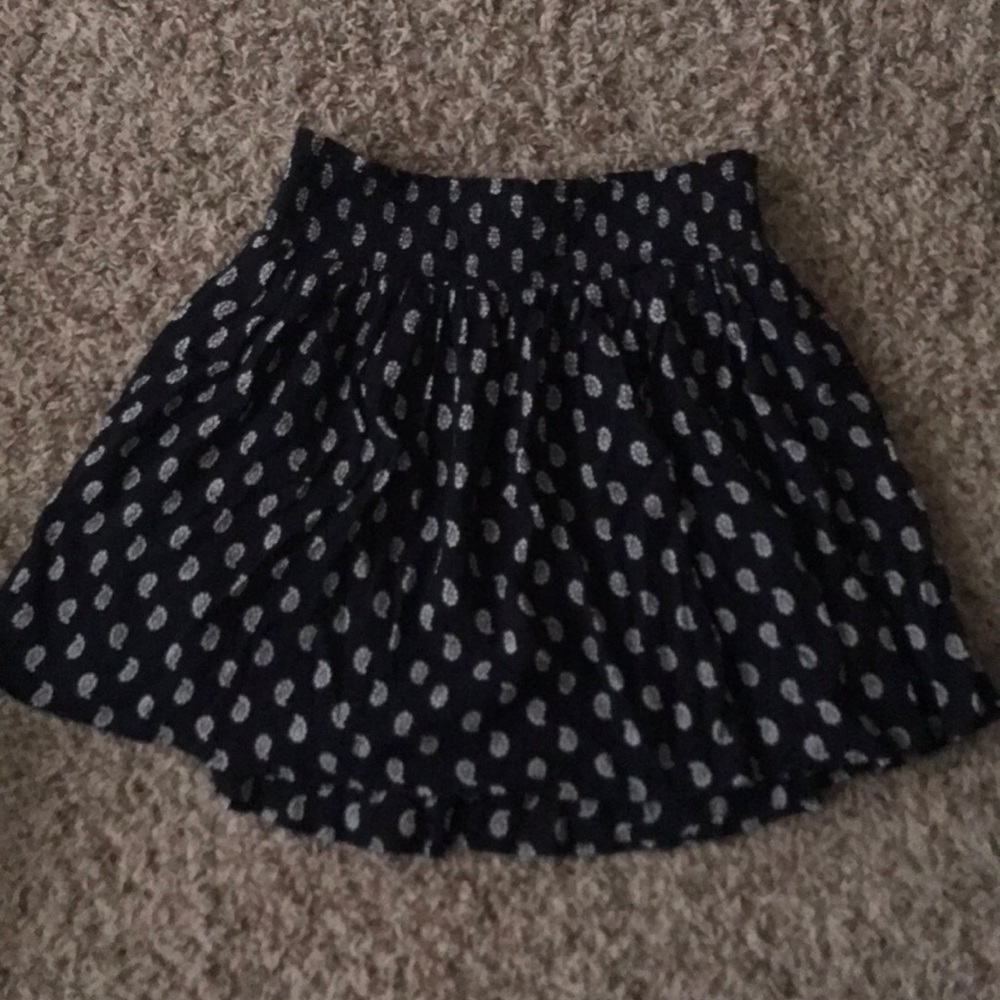 Black skirt with tan detail print